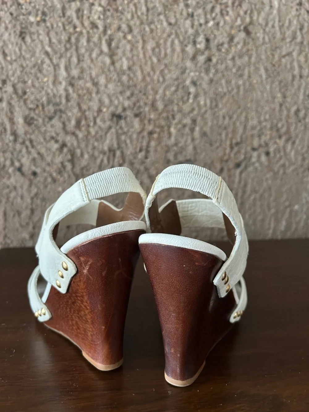 BCBGMAXAZRIA Ivory Leather Platform Wedge Sandals – Size 6.5